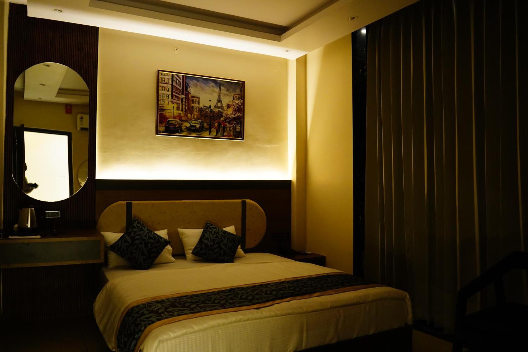 Hotel Shakuntla Palace - 400 Meters Away From Vishnu Pad Temple 7 Mins Walk ガヤー エクステリア 写真
