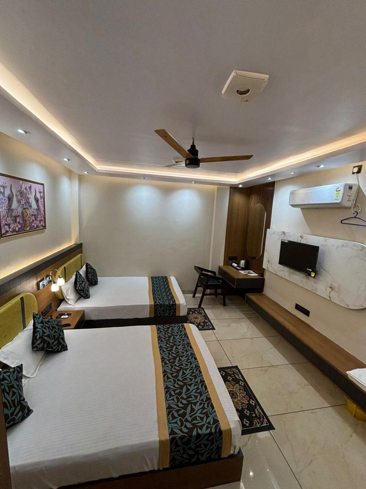 Hotel Shakuntla Palace - 400 Meters Away From Vishnu Pad Temple 7 Mins Walk ガヤー エクステリア 写真
